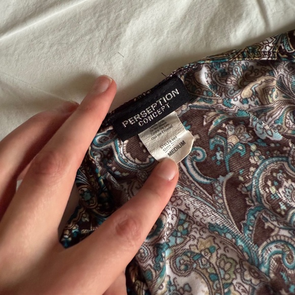 VINTAGE y2k layered abstract v-neck shortsleeve blouse - Picture 6 of 6